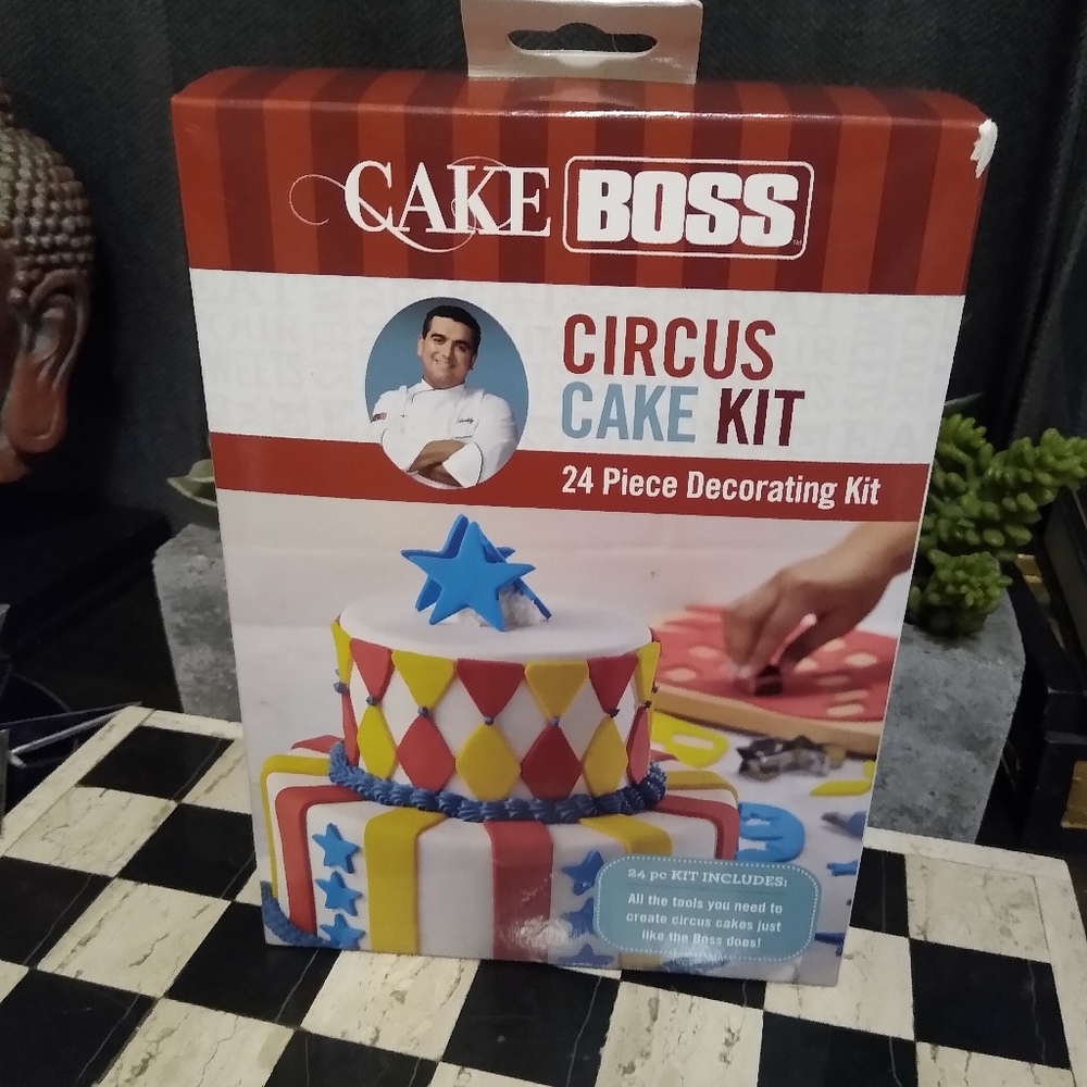 Cake boss circus cake decorating set